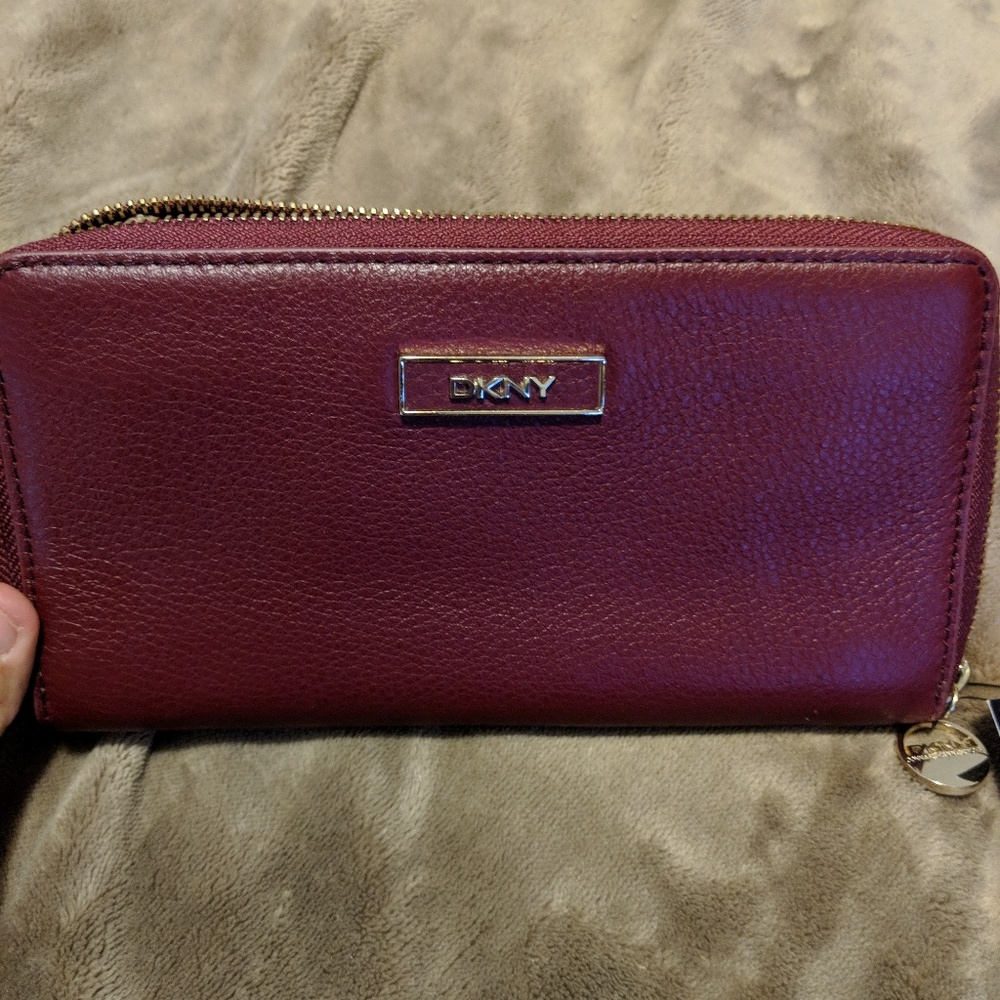 DKNY wallet